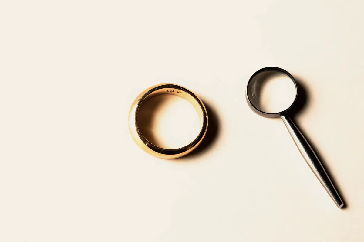 Punzen erkennen: Was die Stempel auf Ihrem Schmuck bedeuten